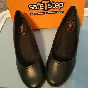 NWT Size 7W non-slip black chunky heels
